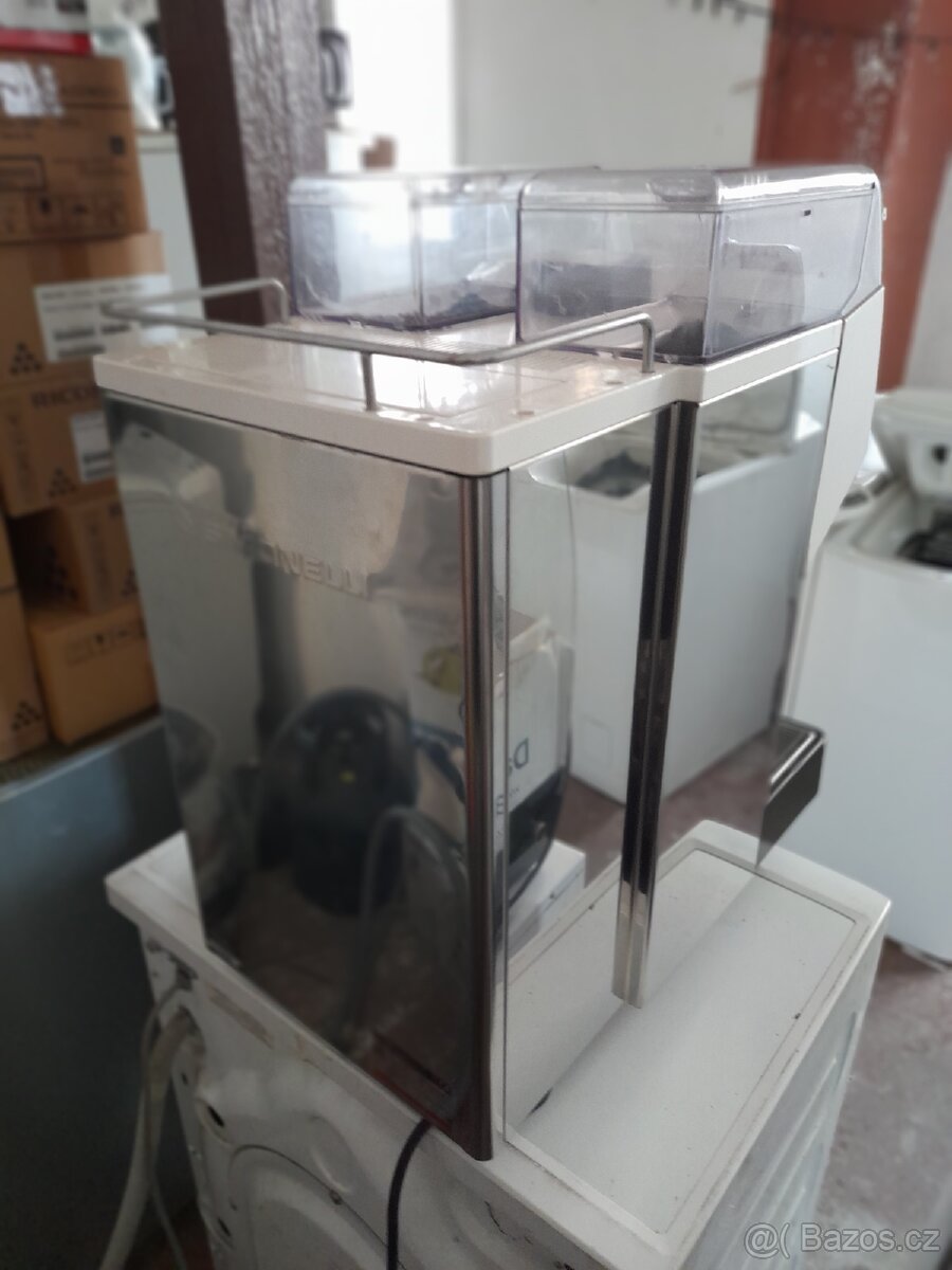 Kávovar + chladící vitrína - 4