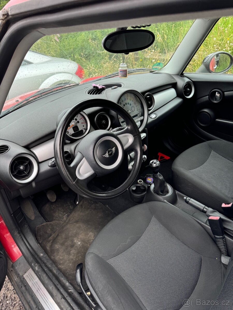MINI COOPER ONE 1.4  70 KW benzín r.v. 2007, R56 - 4