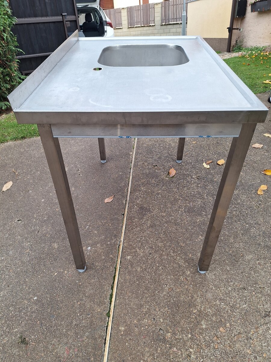 Nerezový stůl s dřezem - 4