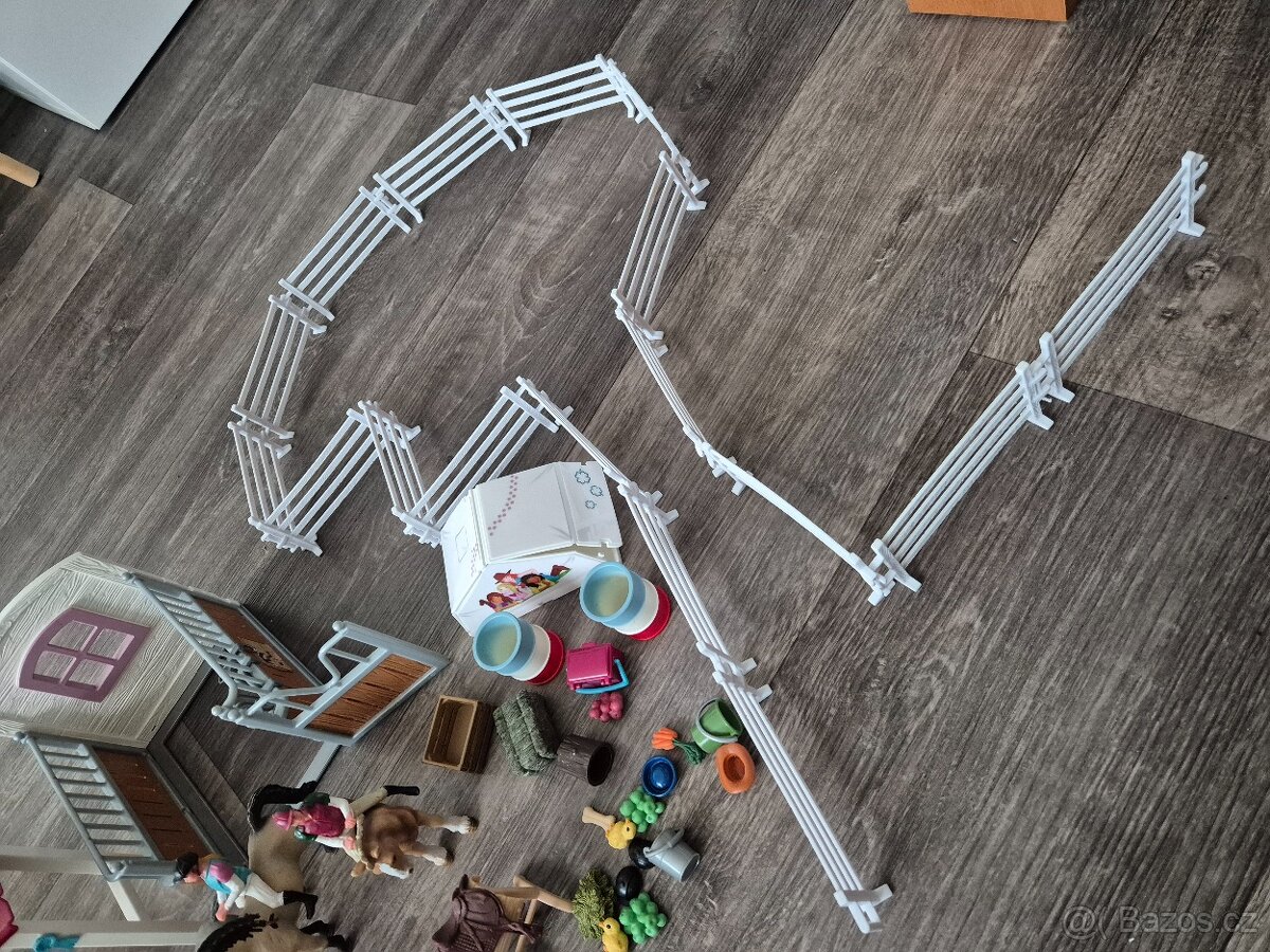 Prodam ohrady,kone,staje,doplnky,prevazne Schleich - 4