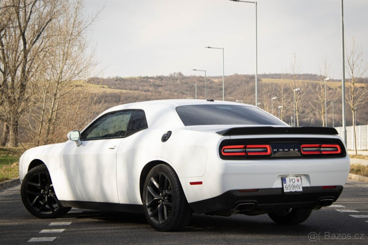 Dodge Challenger 5,7 HEMI RT - 4