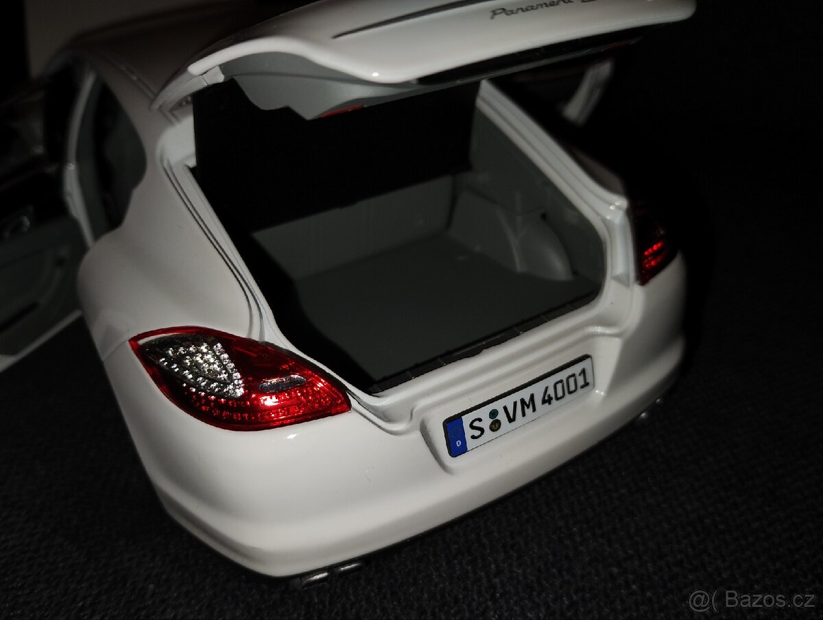 Porsche Panamera 4S 1/18 - 4