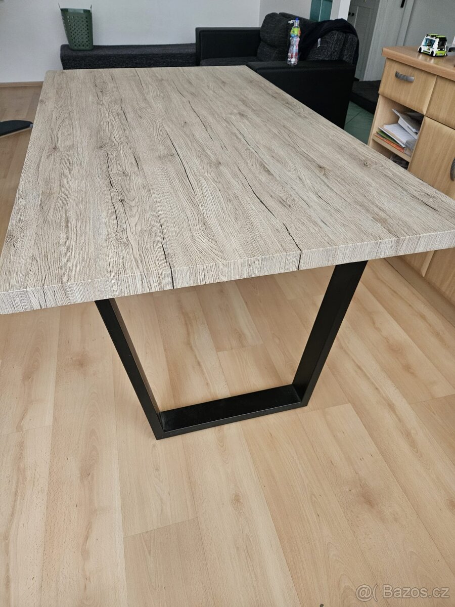 Jídelní stůl - 4