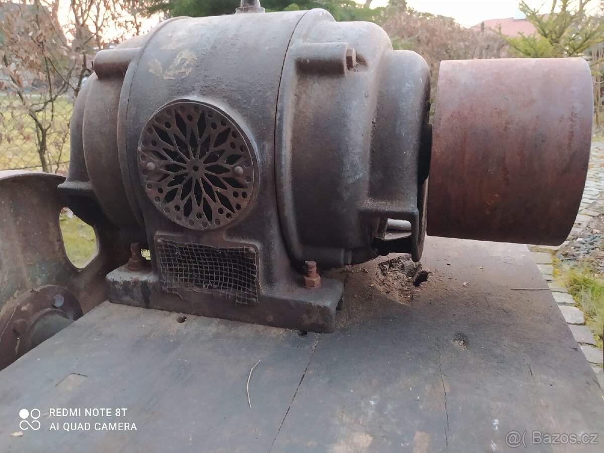 Stabilní historický elektromotor - 4