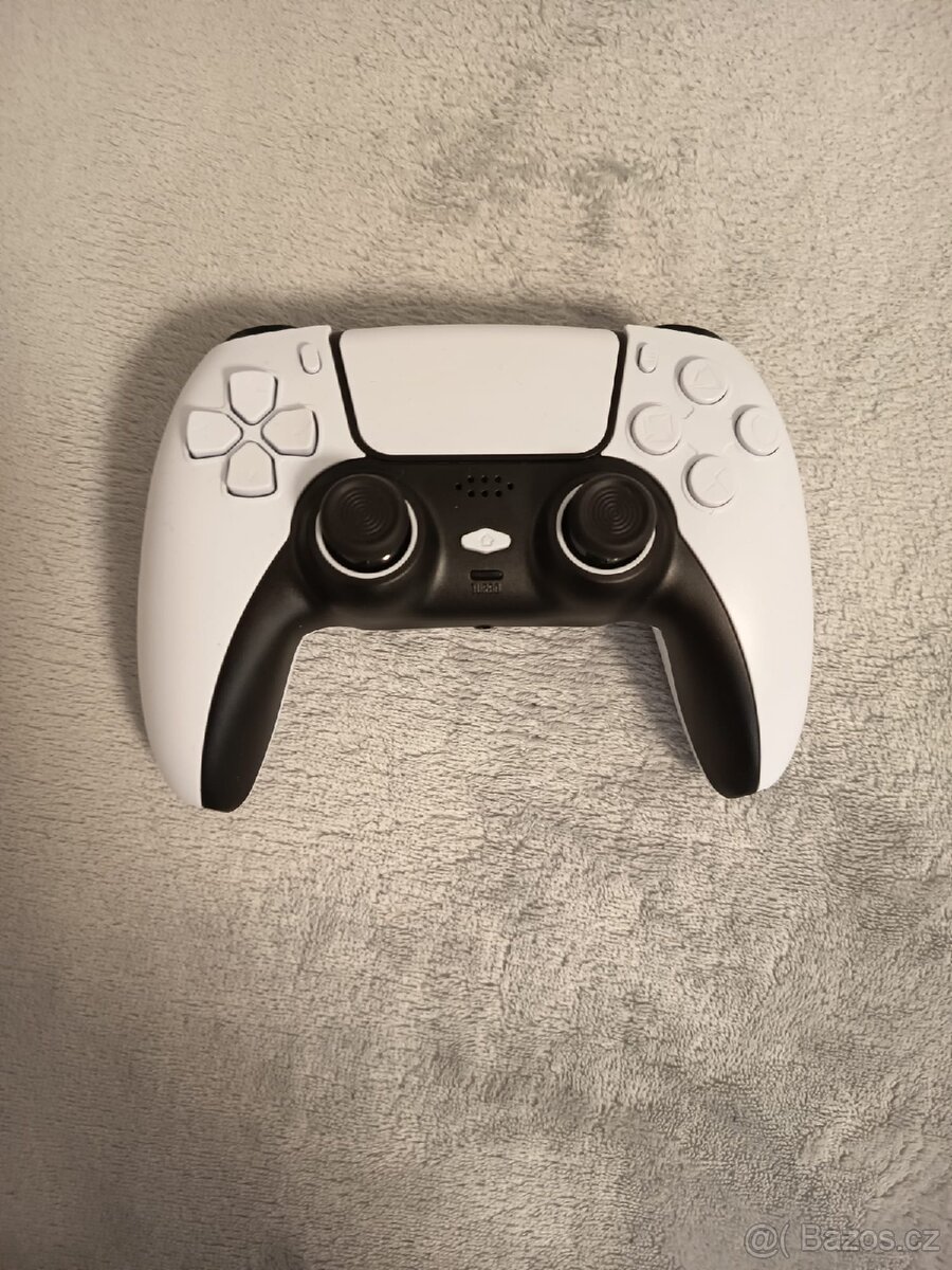 PlayStation 4 slim - 4