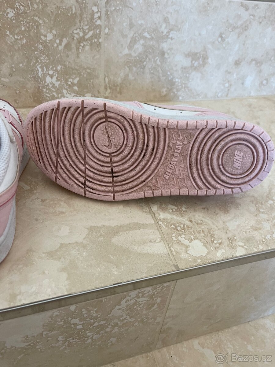 Dívčí tenisky Nike velikost 33,5 - 4
