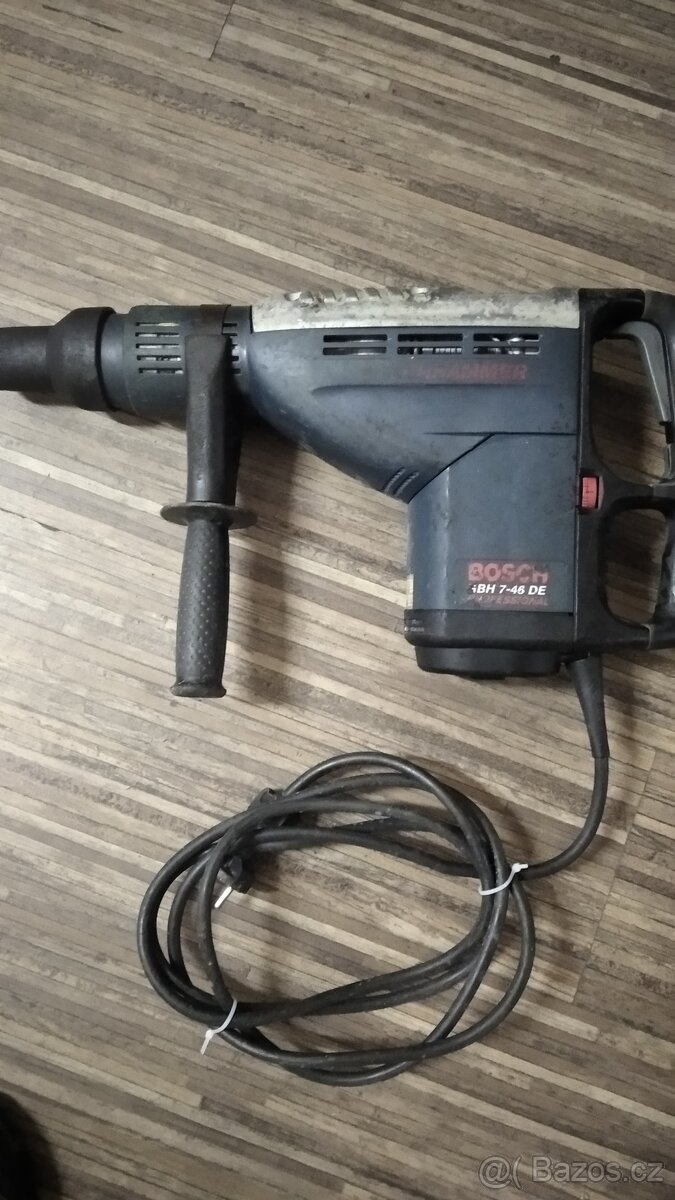 BOSCH vrtací kladivo SDS max - 4