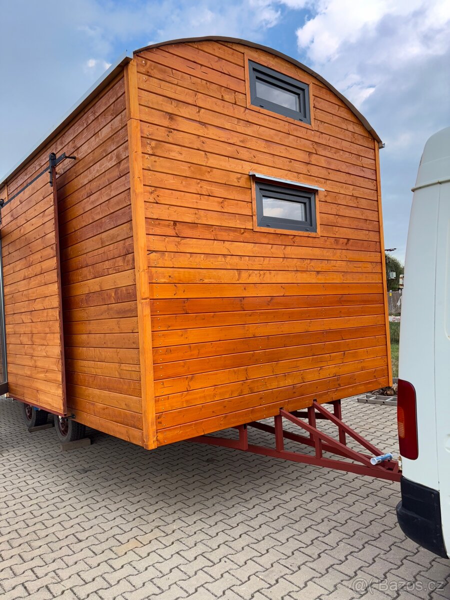 Zakázková maringotka 8×3 m – připravená k bydlení či rekreac - 4