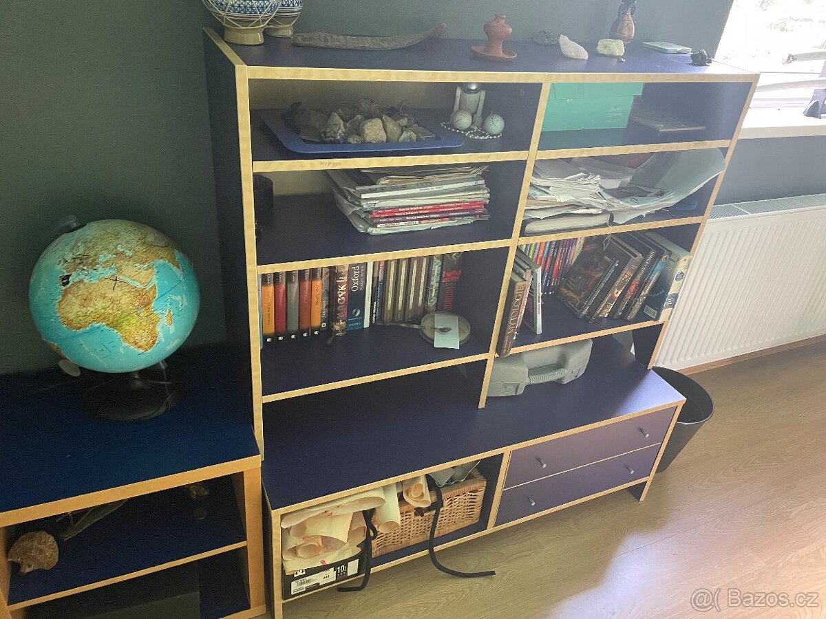 Knihovna plus stolek - 4