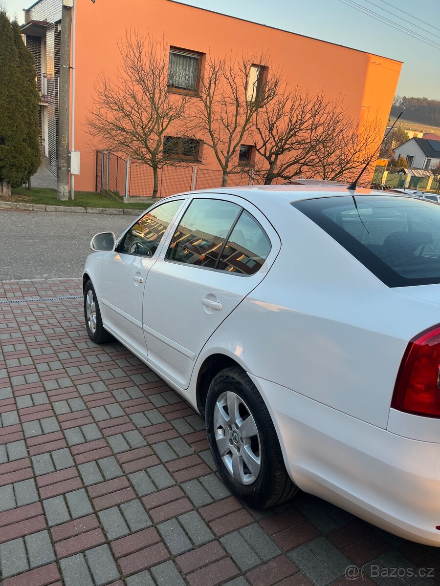 Škoda Octavia 2.0 TDi- Elegance - 4