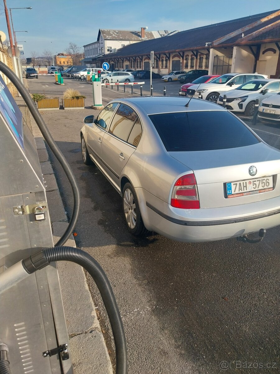 Škoda superb 2.0Tdi FACELIFT 6rychlostí - 4
