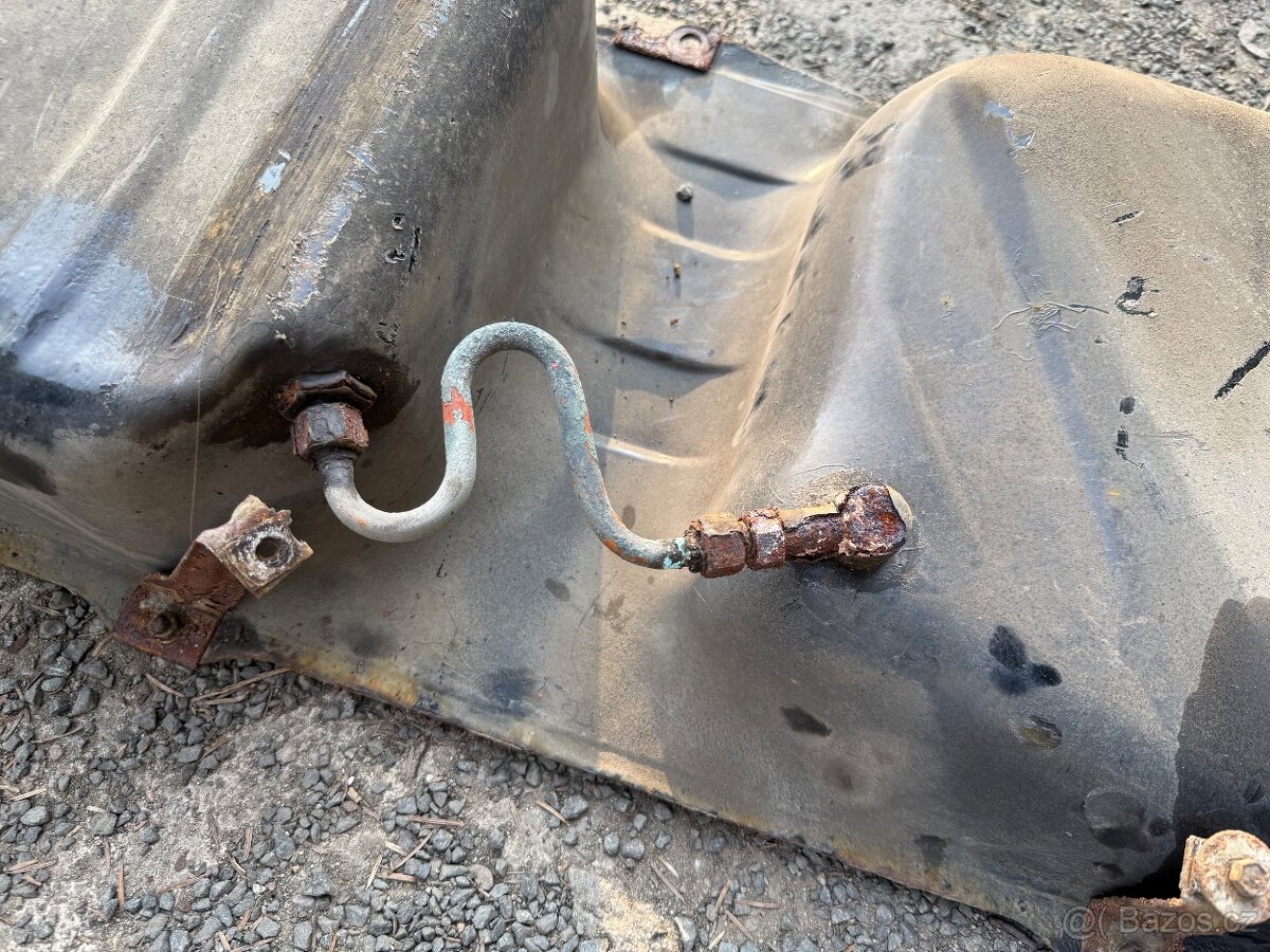 BMW E30 - nadrž 55l - 4