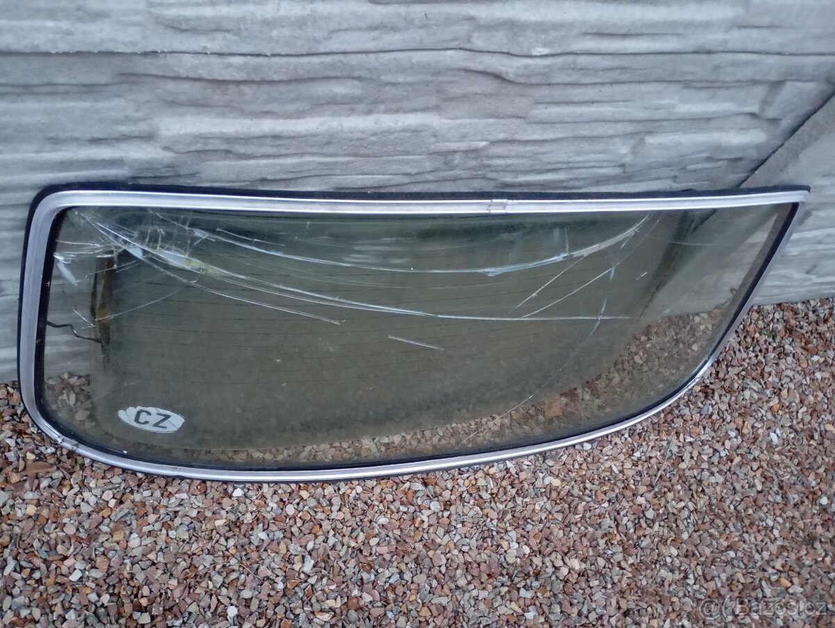 Ozdobné lišty okolo zadního okna Mercedes Benz W123 - 4