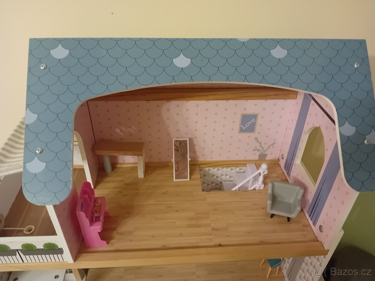 dřevěný domeček pro panenky - 4