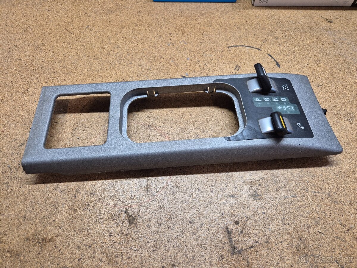 Range Rover L322 2002-2005 ovládací panel redukce