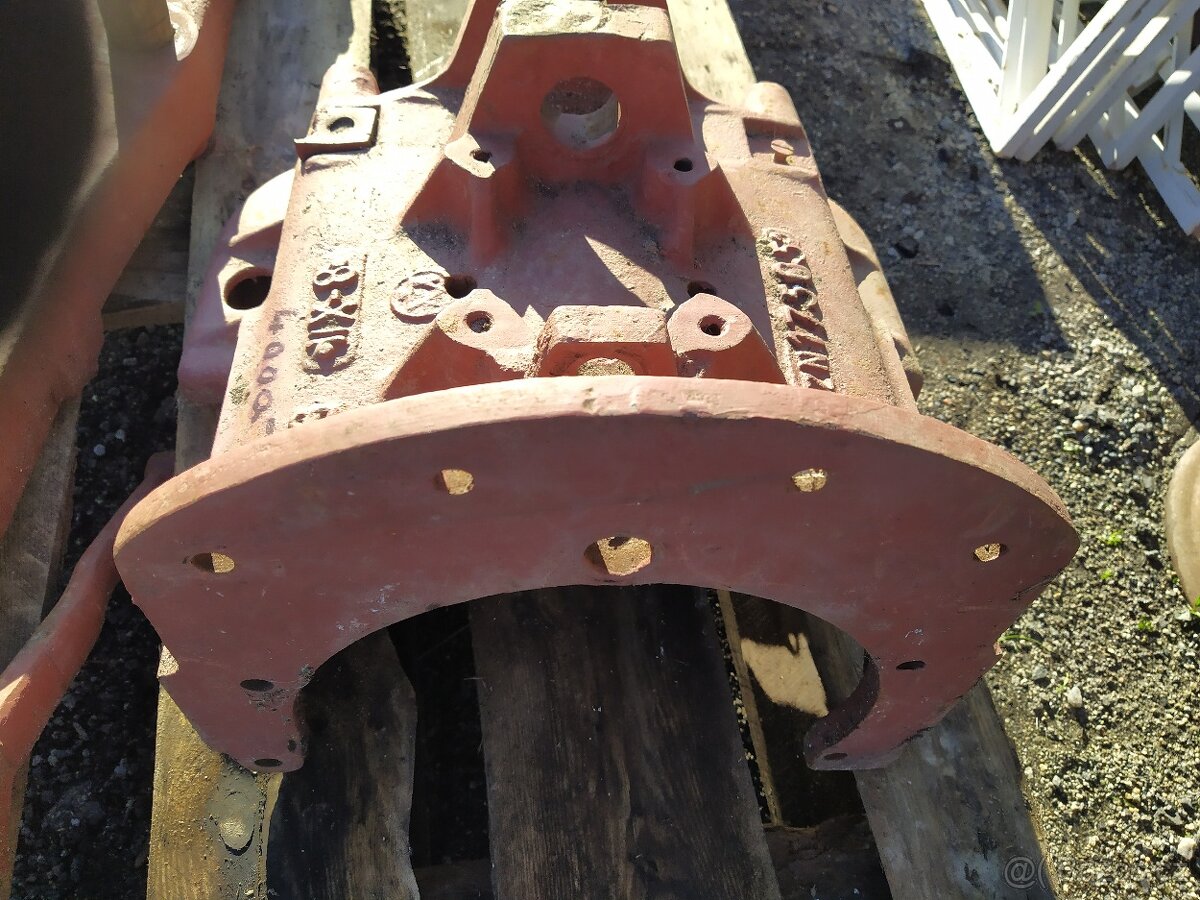 Použité díly Zetor 25 - přední náprava s koly, litinová vana - 4