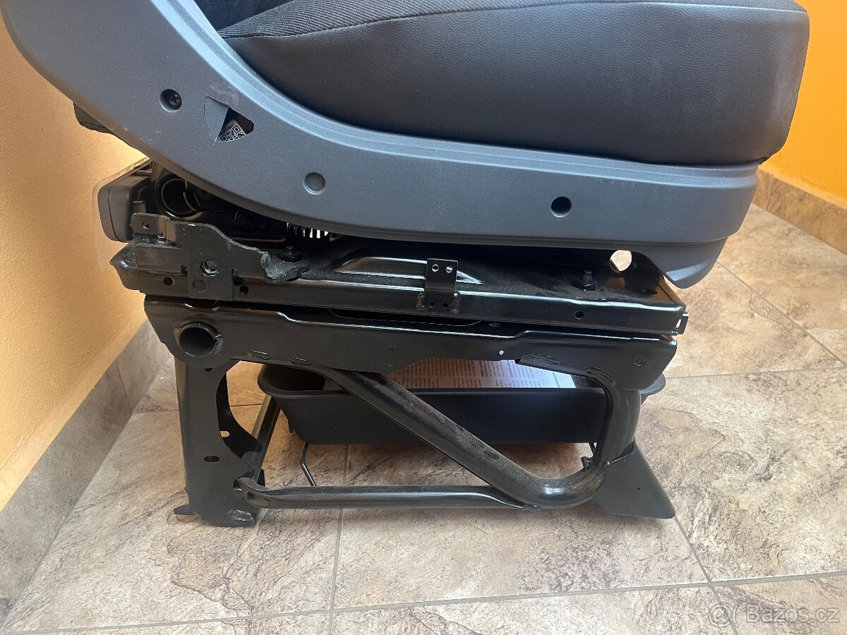 Sedadlo řidiče - 4