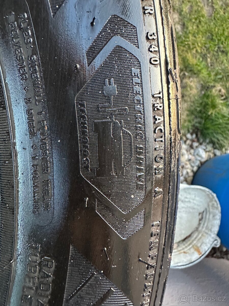 215/55 R18 pneu Good Year Efficient Grip - 4