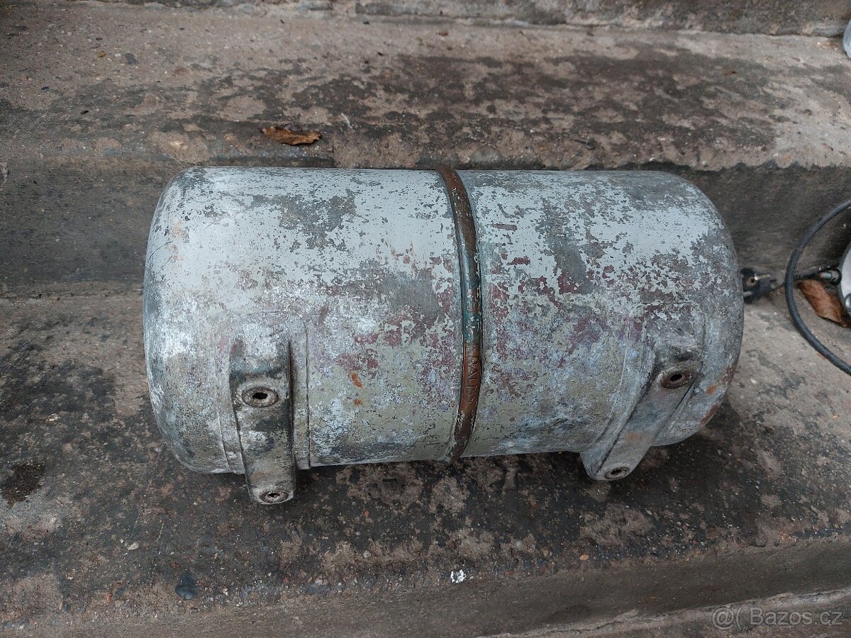 Starý kanystr na veterána 20-30.léta. - 4