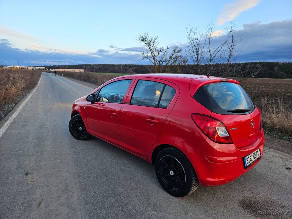 Opel Corsa D 1.4 benzín - 4