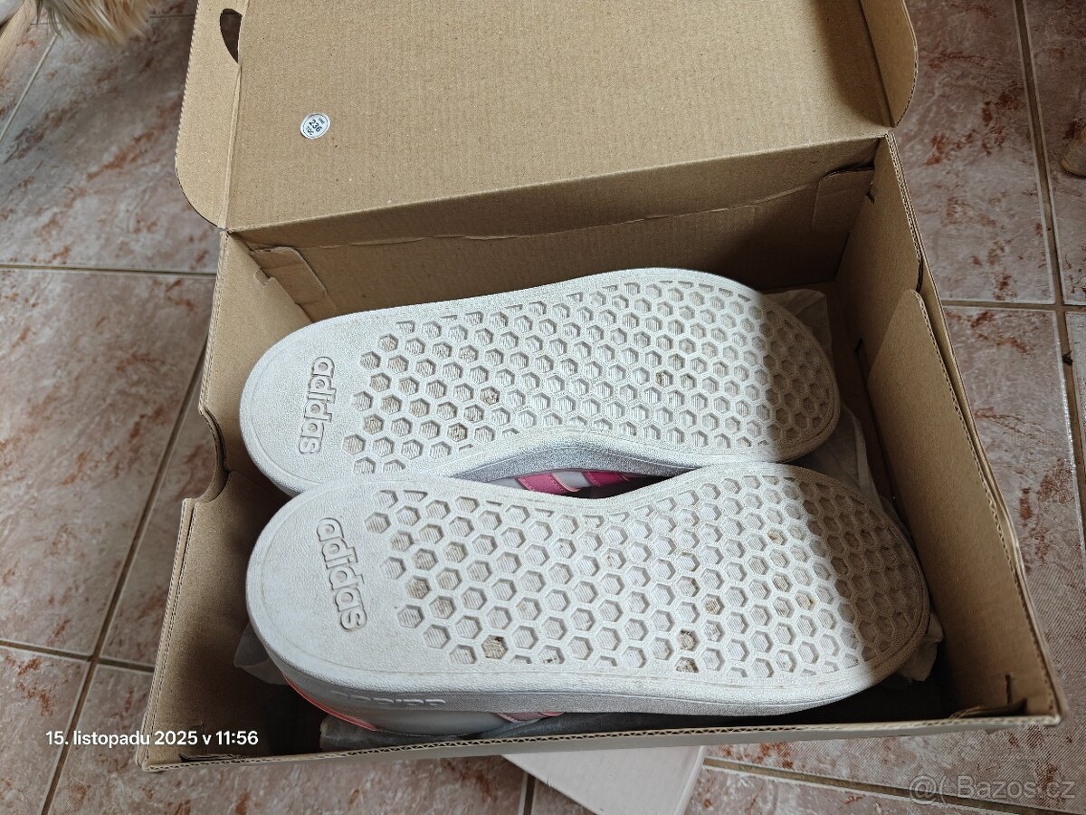 Dívčí boty Adidas, dva dny nošené. Vel 4 1/2 - 4