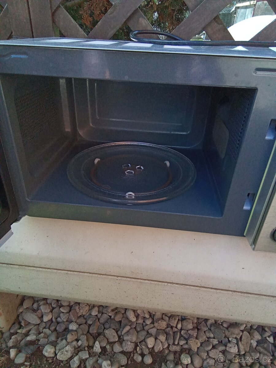 MIKROVLNNÁ TROUBA ECG - 4