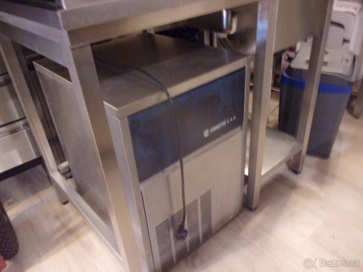 NEREZOVÁ PROFESIONÁLNÍ KUCHYNĚ - 4