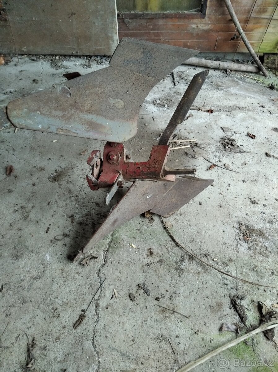 Vari,tera oboustranný pluh, obracák APH - 352 - 4