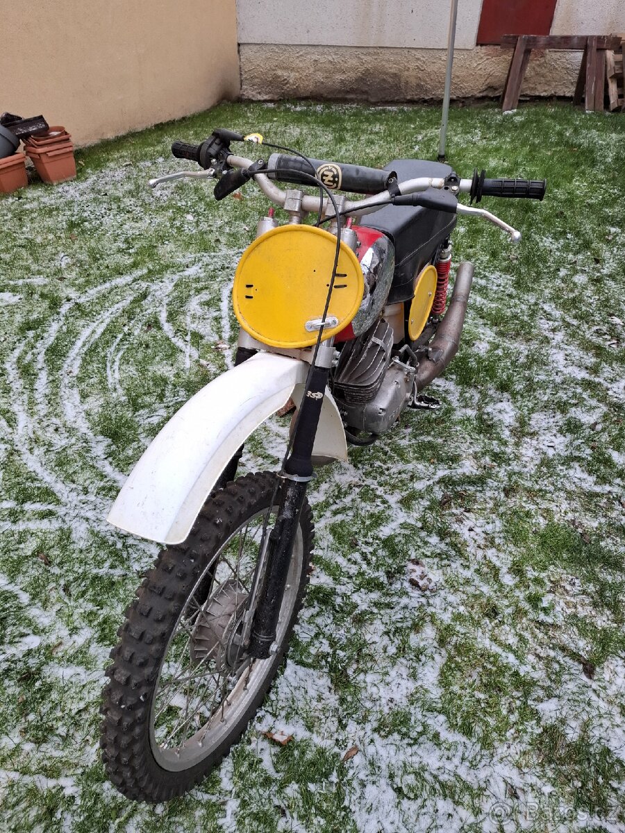 ČZ 380 981 Motokros - 4
