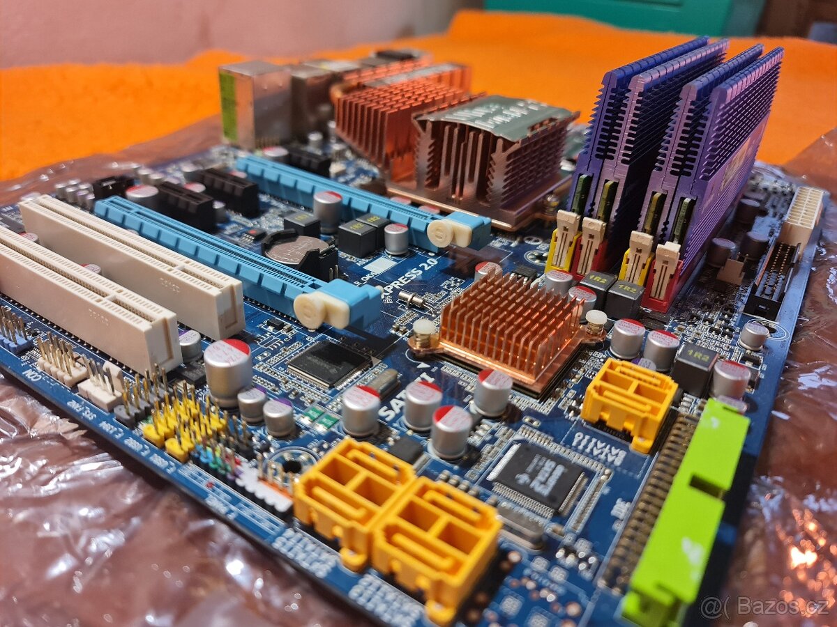 Gigabyte GA - EX38 - DS4 Core2Qad 2.66ghz 16GB DDR2 - 4