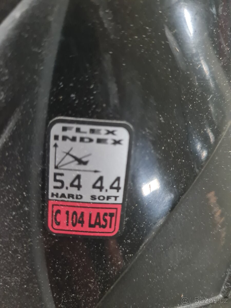 Sjezdové carvingové lyže + lyžáky + hůlky - 4