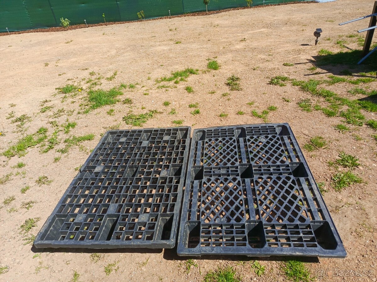 Palety plastové - 4