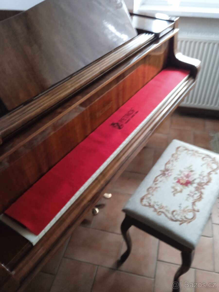 Klavír křídlo Petrof model V - 4