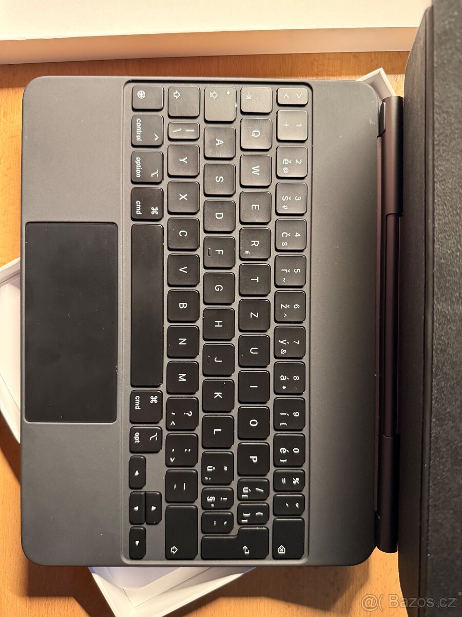 Apple Magic Keyboard a Apple Pencil - 4