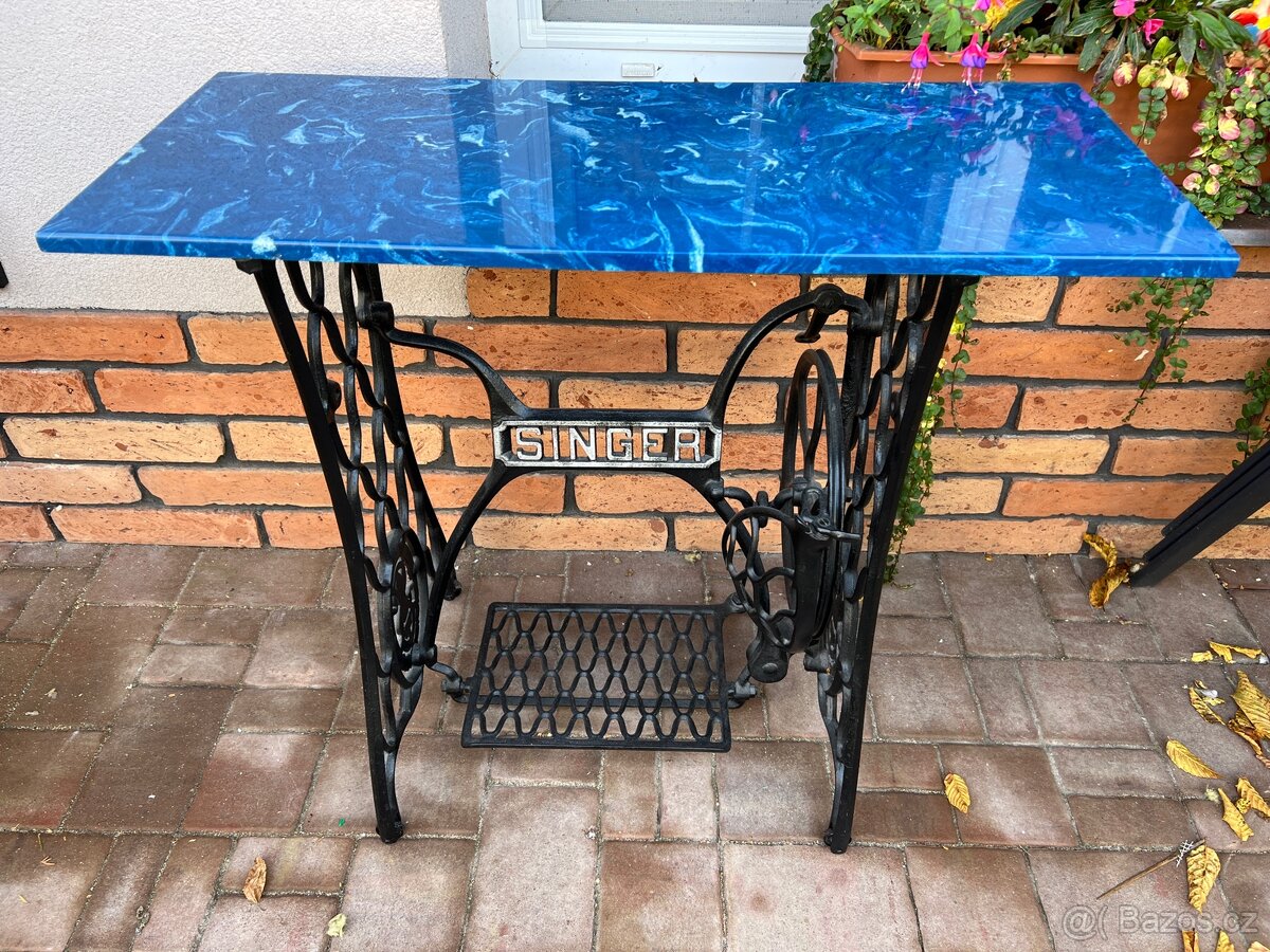 Stolek litinový - 4