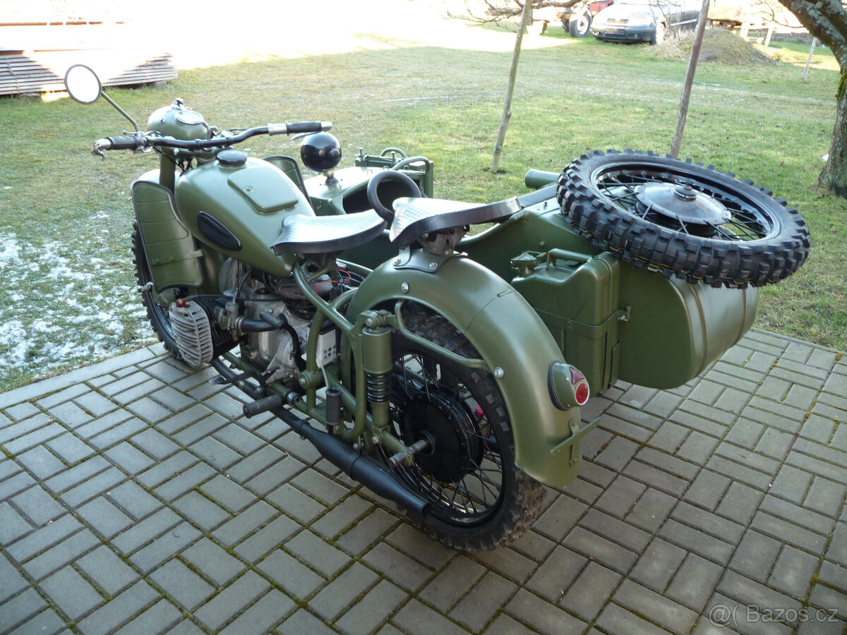 Dněpr Ural K 750 první vzácný typ,přechod z M 72 bílé spz+TK - 4