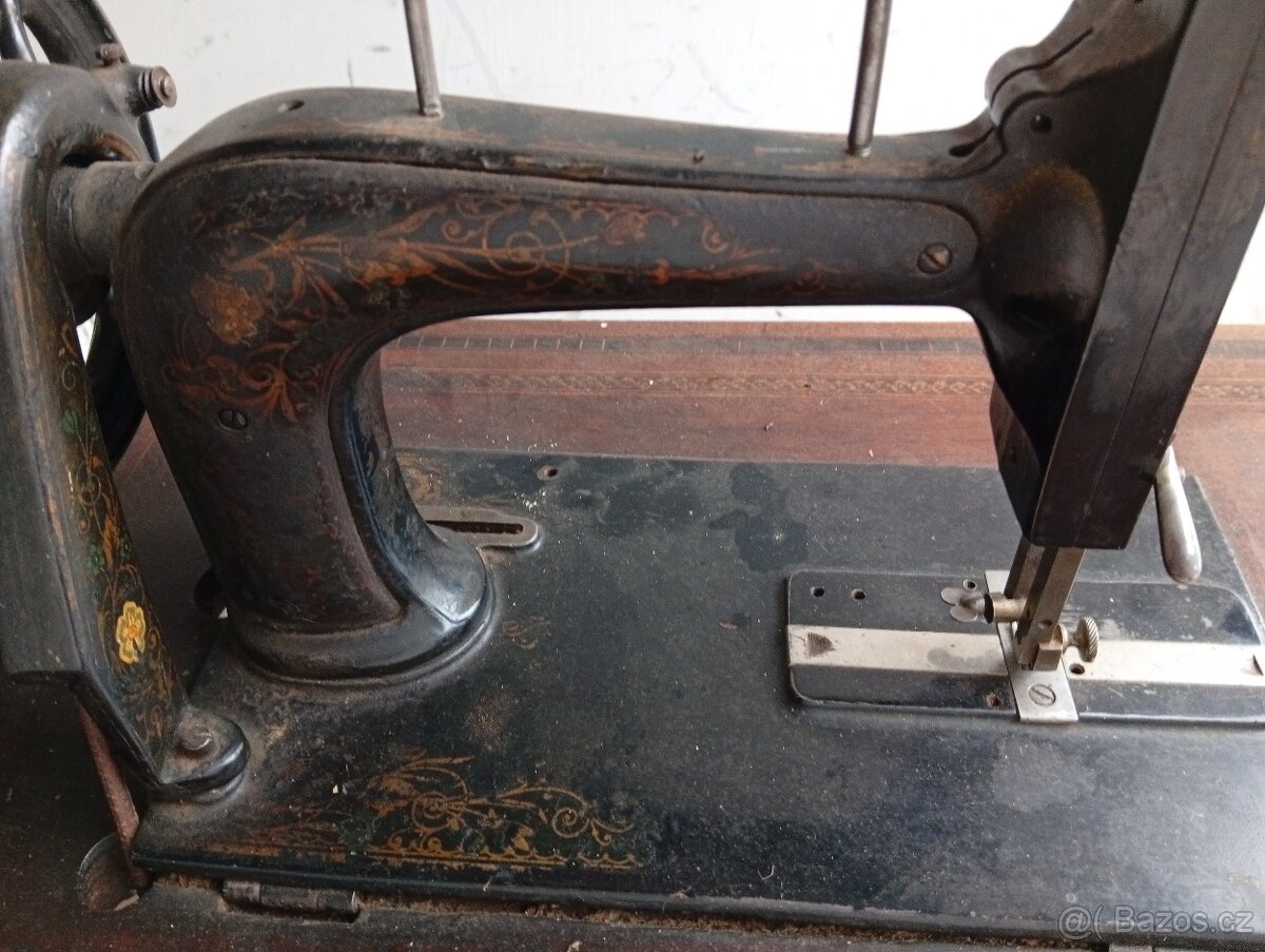 STAROŽITNÝ ŠICÍ STROJ - 4