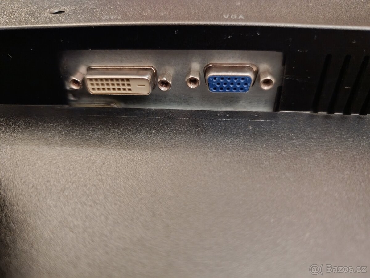 Monitor + klávesnice - 4