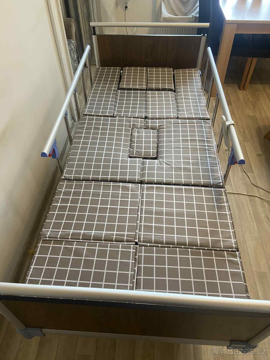 Polohovací postel s antidekubitní matrací - 4