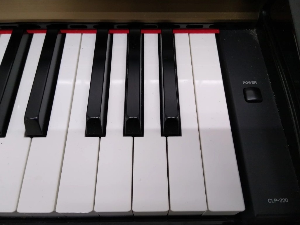 Yamaha Clavinova CLP 320 - 4