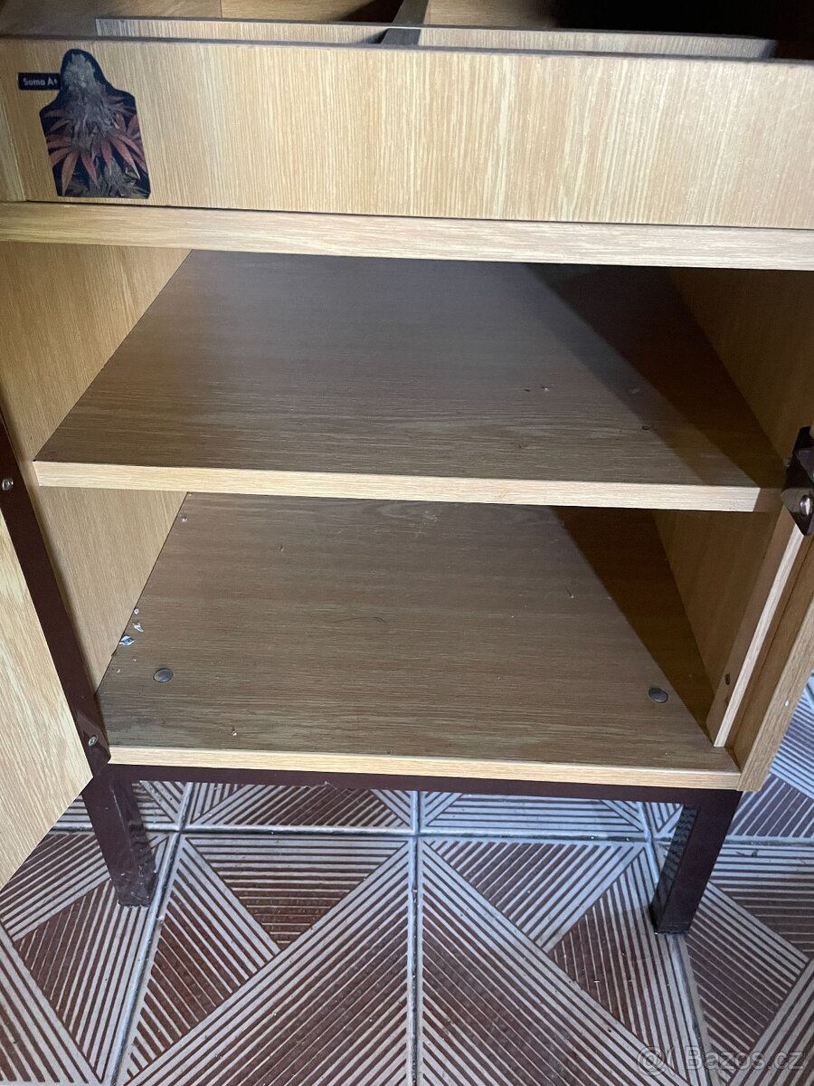 Vojenský noční stolek - 4