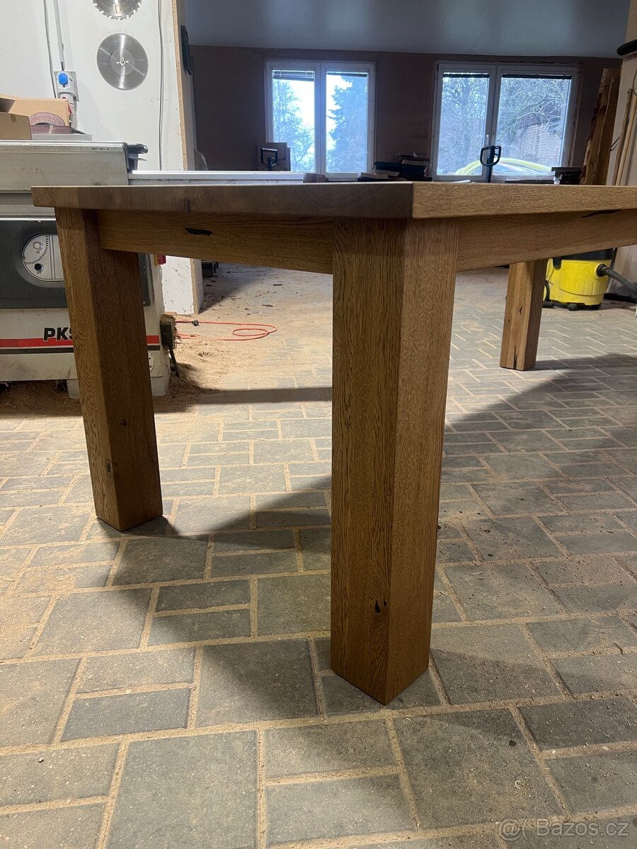 Celomasivní dubový jídelní stůl - 4