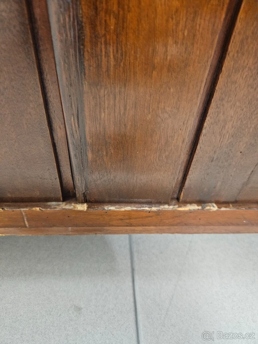 Starožitná kredenc - 4