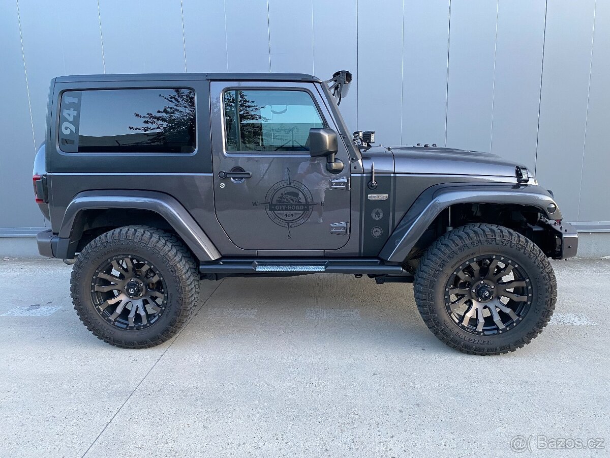 Jeep Wrangler 75th Anniversary Edition - 4