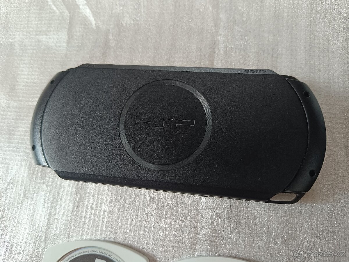 Herní konzole PSP, nabíječka + 2 hry / PlayStation Portable - 4