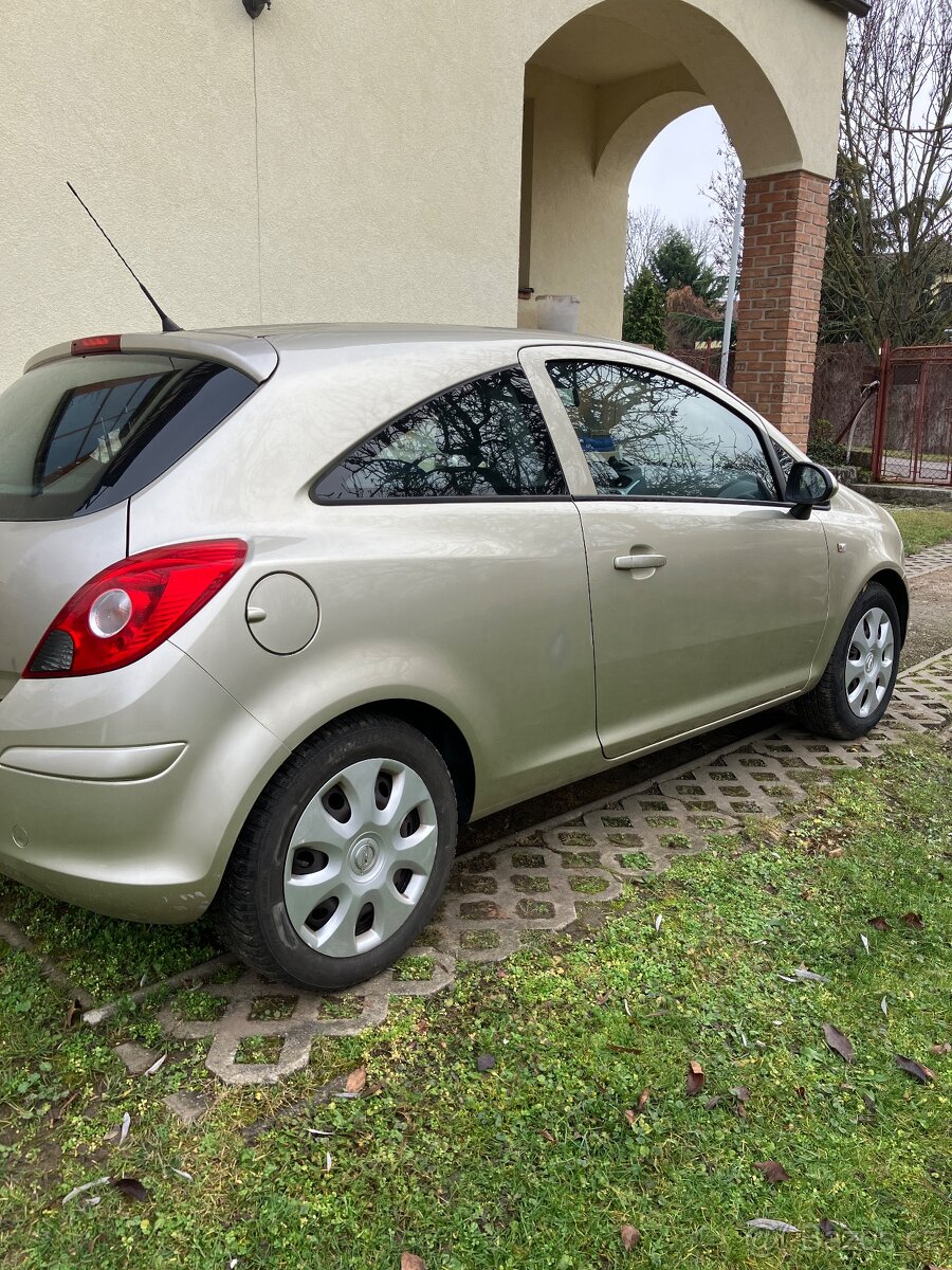 Opel Corsa 1.2 16 V benzín - 4
