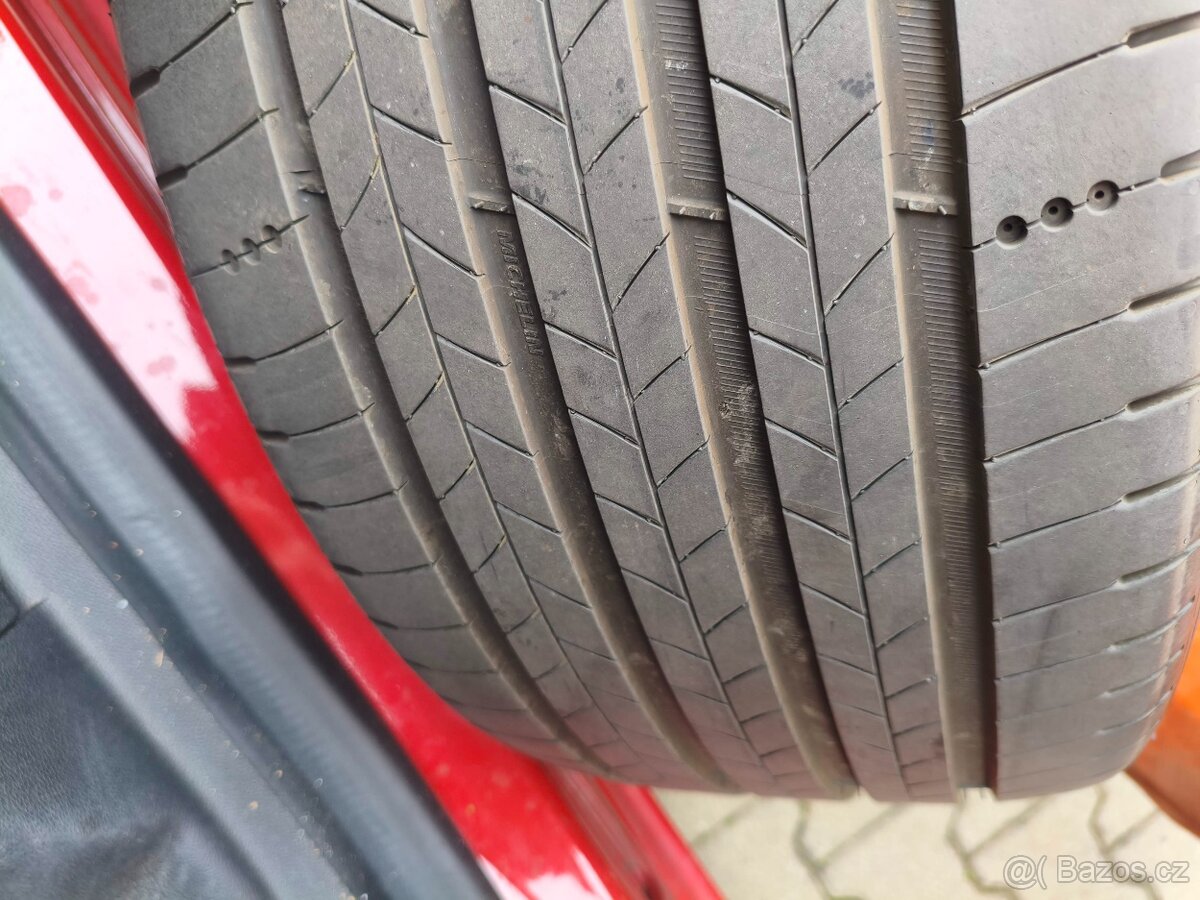 235/50/19 Michelin - 4