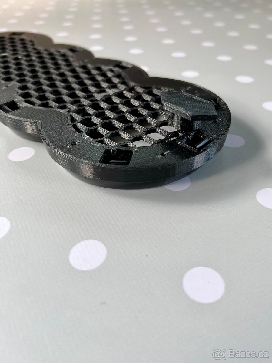 AUDI drzak znaku do RS masky - 4