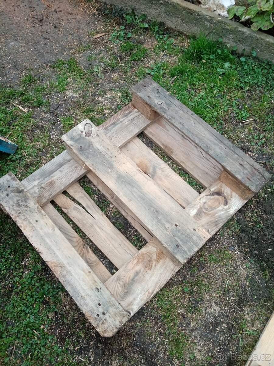 Malé dřrevěné palety - 4