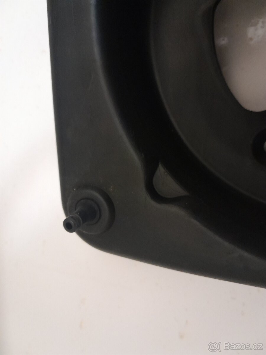 Palivová nádrž vari plast v dobrém stavu - 4
